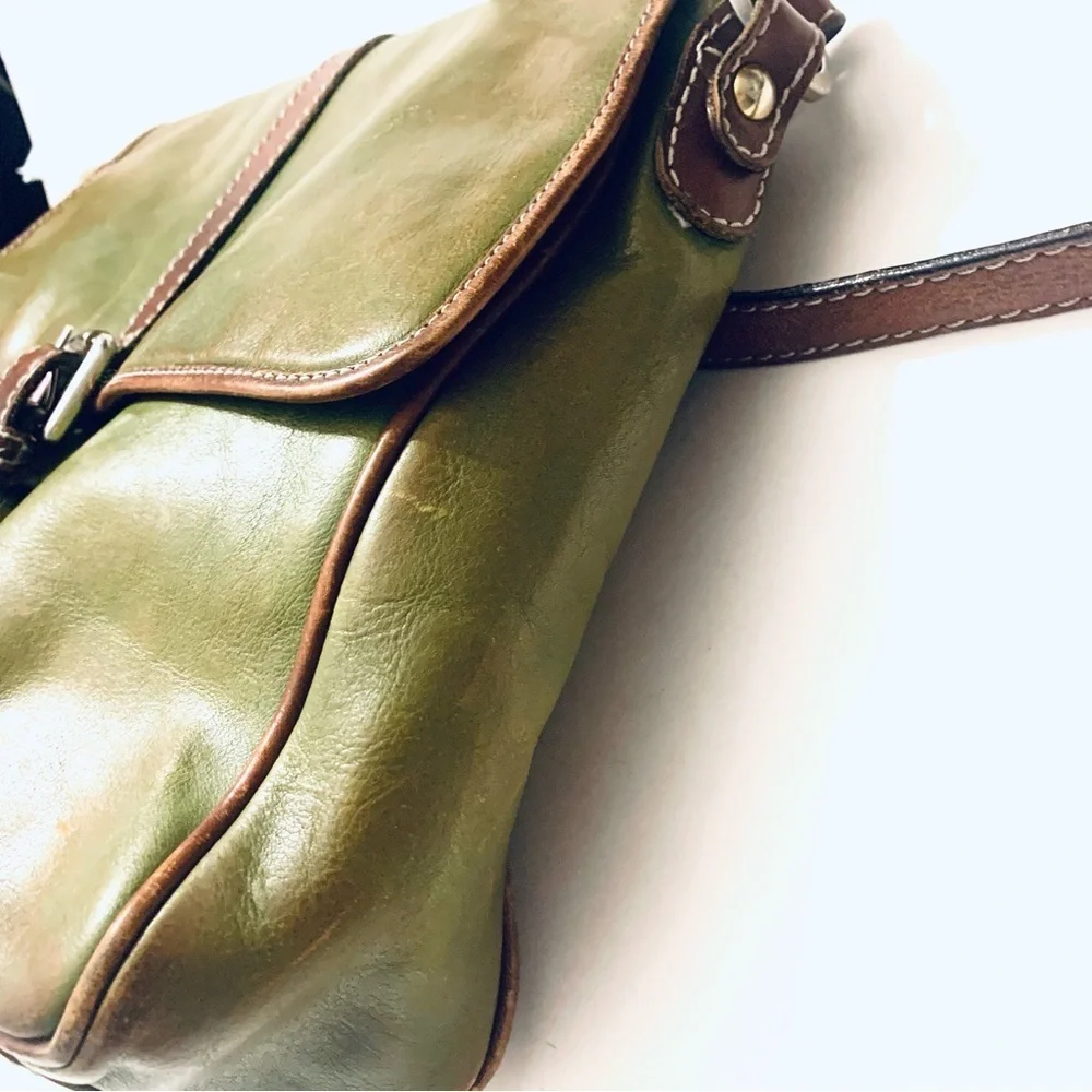 I PONTI Italian Leather Distressed Messenger Crossbody Bag, pesto